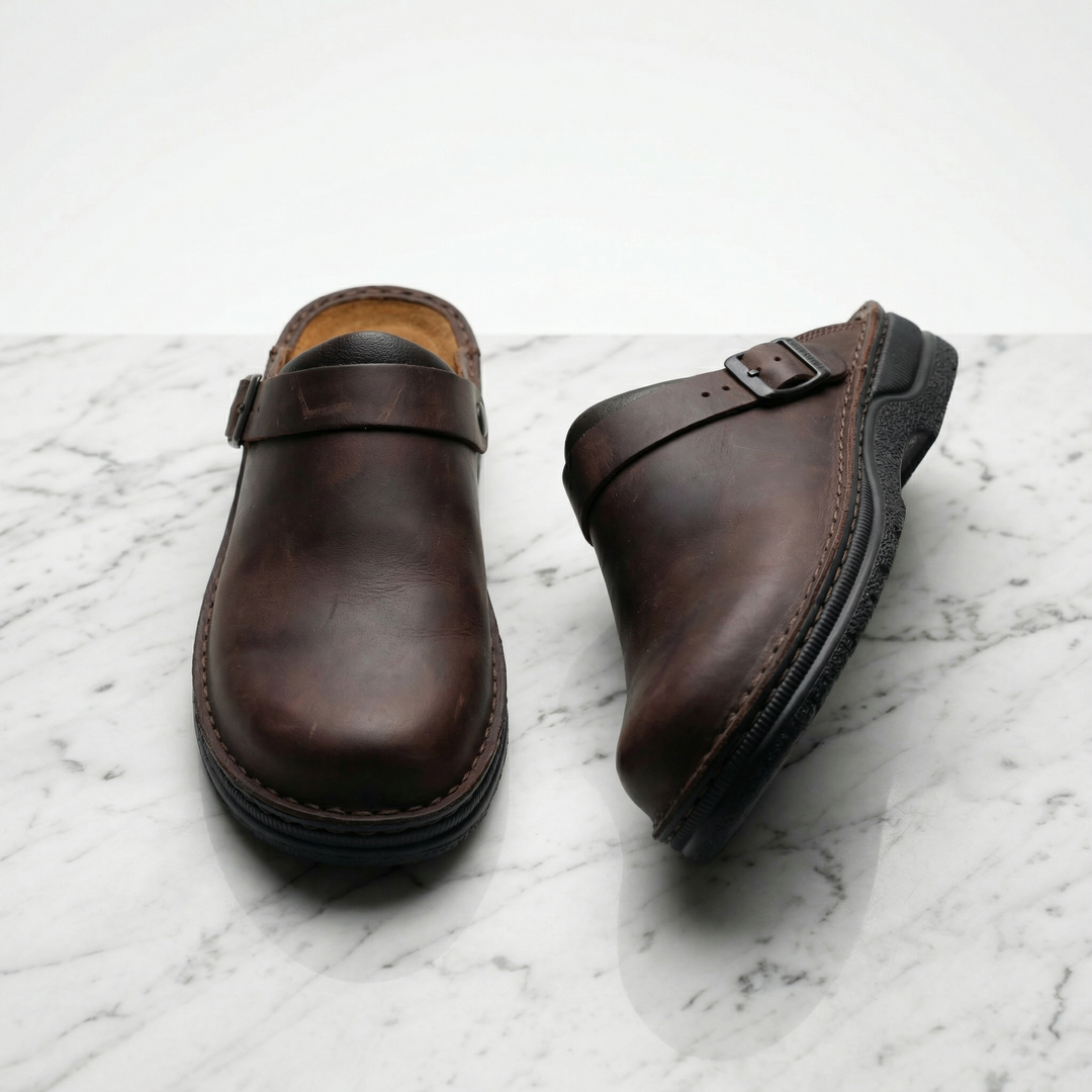 Minimal Slip-On Clogs