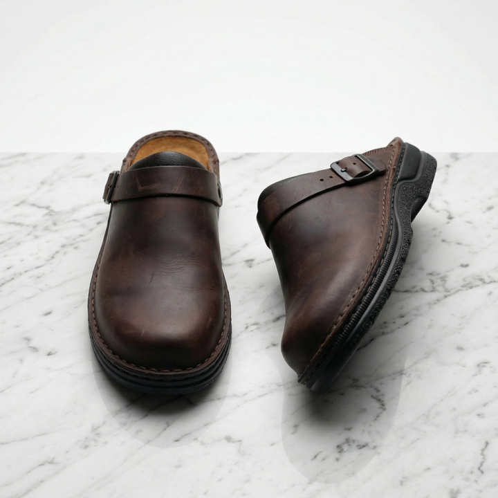 Minimal Slip-On Clogs