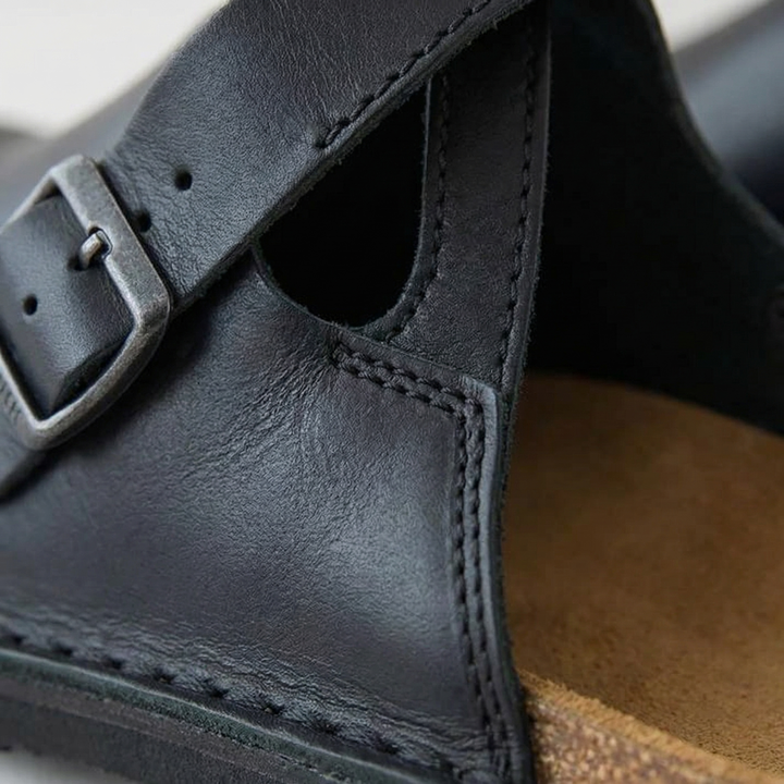 Minimal Slip-On Clogs