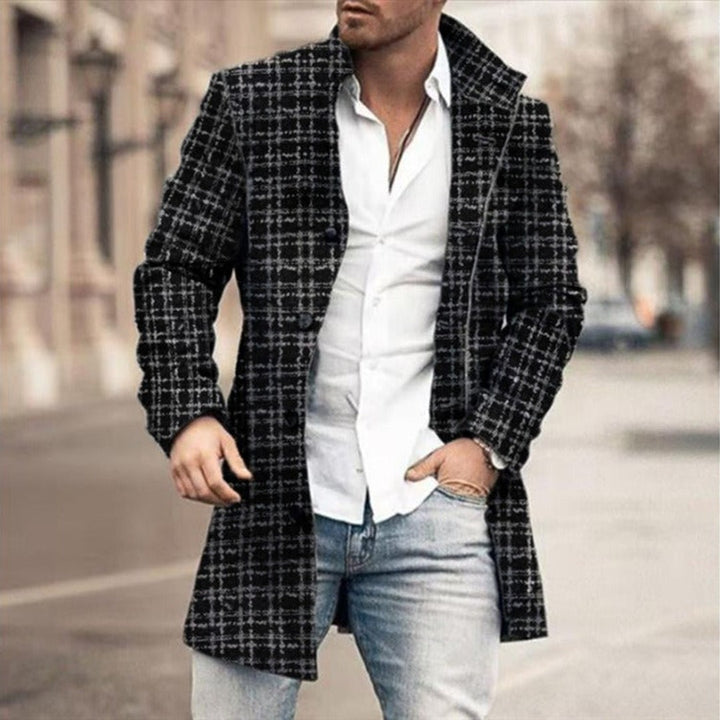 Daniël trenchcoat in zwart-wit ruitpatroon, straatfoto