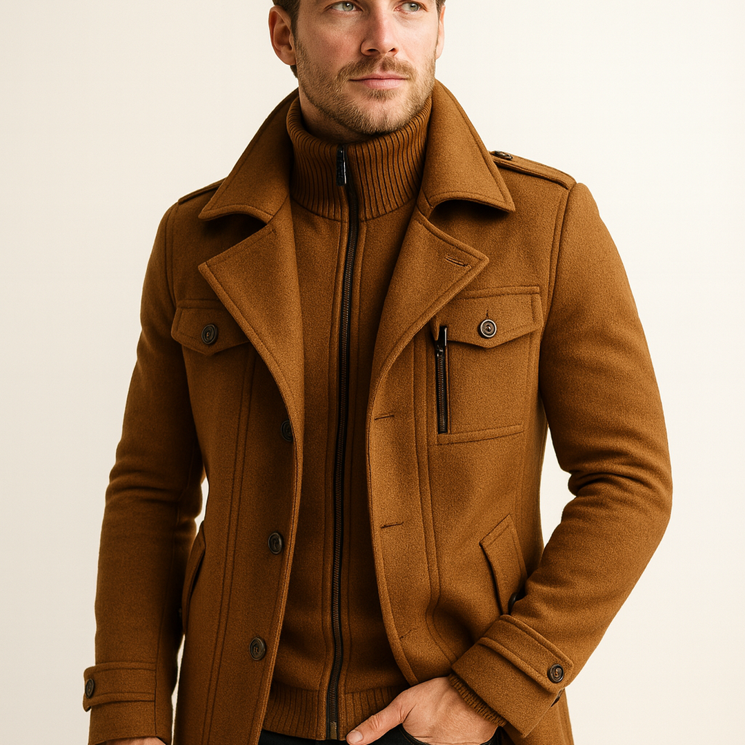 Laurent camelkleurige winterjas gedragen door model, vooraanzicht