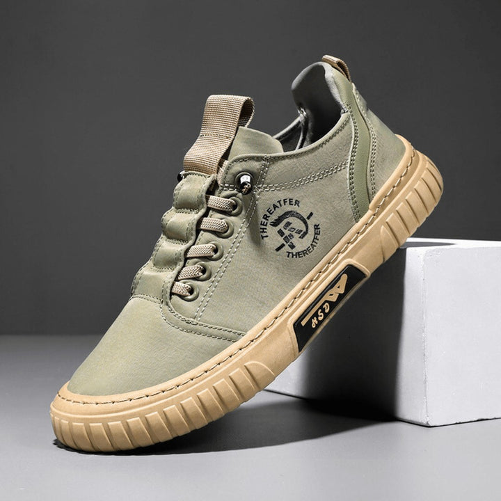 CLASSIC EVERYDAY SNEAKERS FOR MEN