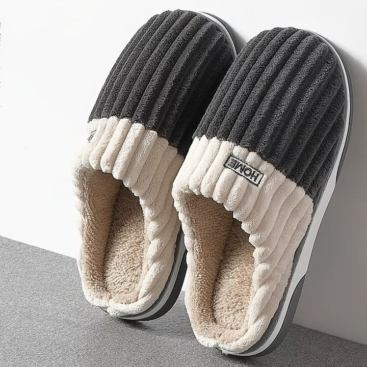 Ribbed fleece-lined house slipper, front view